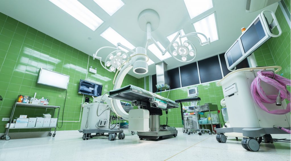cirugia espalda traumatologo neurocirujano Traumatólogo o Neurocirujano, ¿a quién elijo para operarme la espalda?